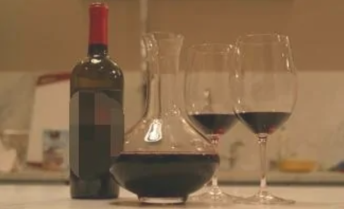 如何正确地品鉴葡萄酒？